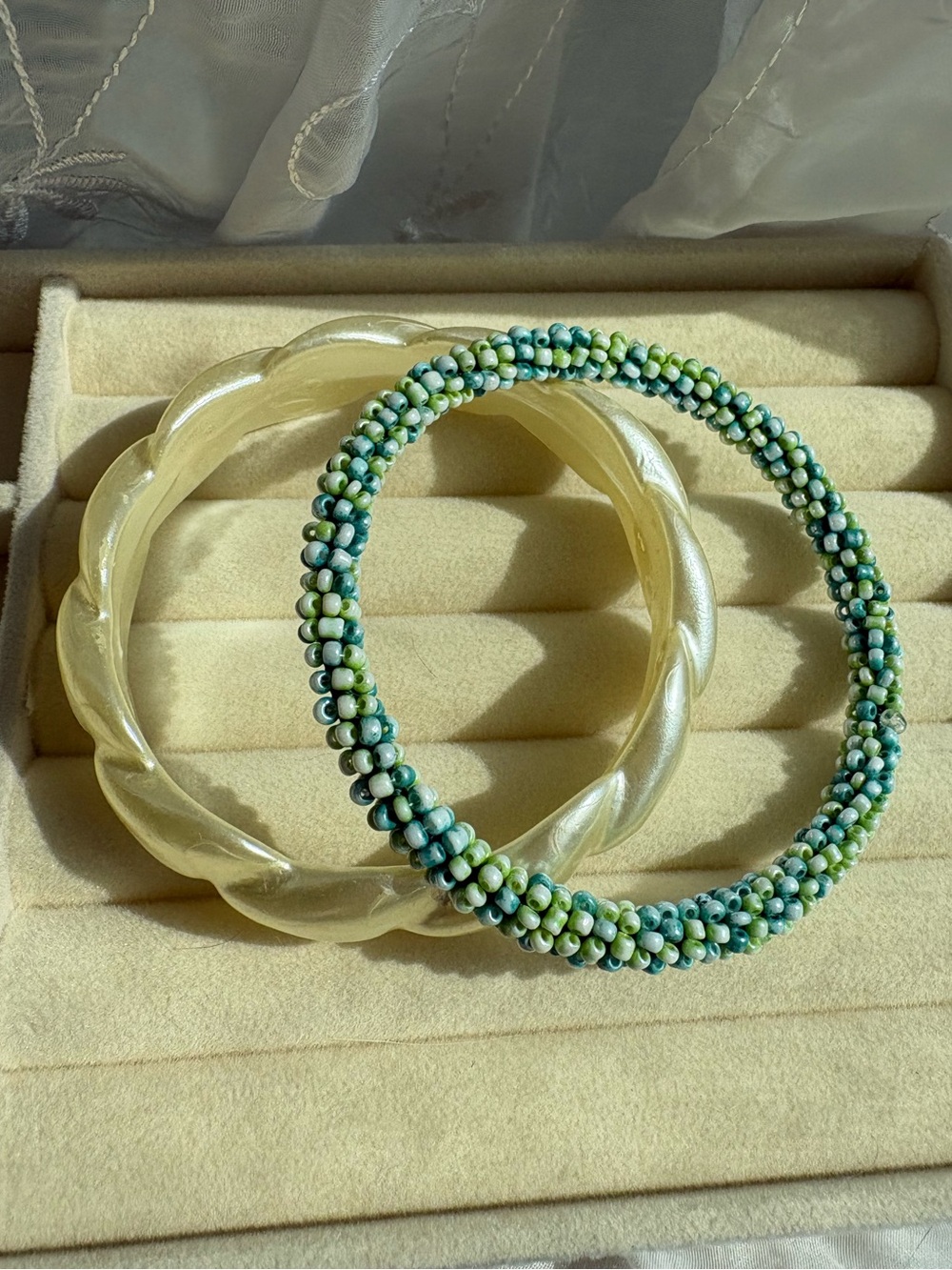 VINTAGE Bracelet Set Beaded Green and Teal Bracelet Set - Stackable Bangles - Picture 2 of 6
